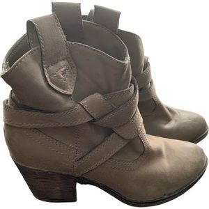 Rocket Dog Tan Faux Leather Ankle Boot Sz 7.5